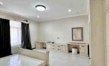 Rumah Dharmahusada Megah Permai, Strategis