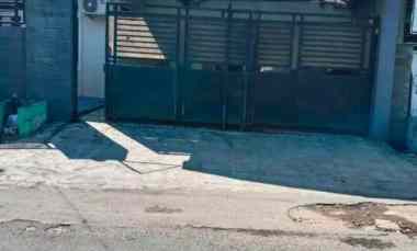 Rumah di Bratang Gede Semi Furnished, Hitung Tanah