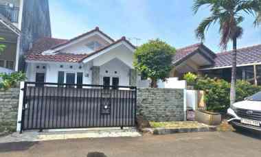 Rumah di Bulevar Hijau Harapan Indah Bekasi