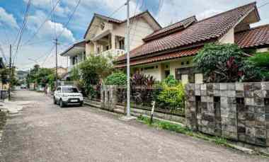 Rumah di jl. Cikutra Baru Kota Bandung