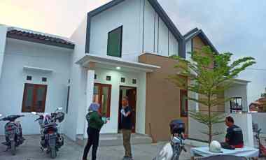 Rumah Dijual di Selatan Dr Oen Solo Baru