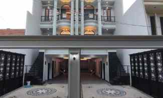 Rumah Eropa Classic di Pejaten Barat