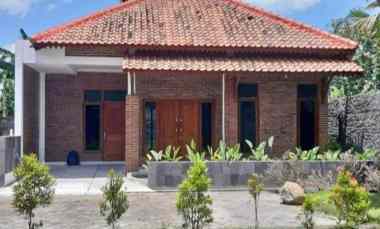 Rumah Etnik Sejuk Semi Furnished dekat Pasar Godean