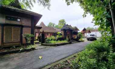 Rumah Etnik Siap Pakai dengan Tanah Super Luas