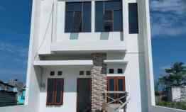 Rumah Dua Lantai di Kartasura