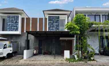 Rumah Hampton, Royal Residence Strategis Lake View
