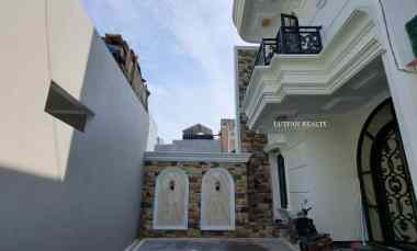 Rumah Jagakarsa dalam Cluster 3 Lantai