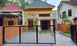 RUMAH SIAP HUNI MININALIS MODERN BERLOKASI DIDEKAT KAMPUS UII JAKAL