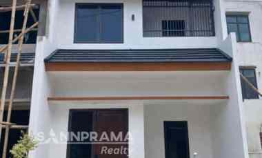 Rumah Japan Scandinavian Pengasinan Depok -rn