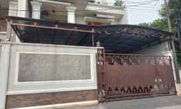 Rumah Mewah dengan Kolam Renang di Komplek Duren Sawit Jakarta Timur