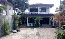 Rumah Besar Halaman Luas di Pinggir Jalan Raya Beji Depok