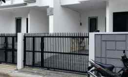 Rumah Baru Dalam Komplek Dipinggir Jalan Jati Makmur Bekasi