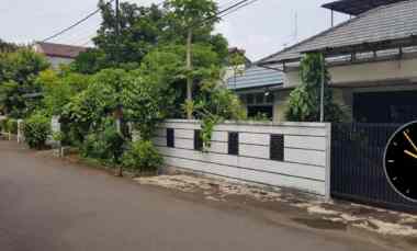 Rumah Halaman Luas dalam Komplek Elite Jatiwaringin Jakarta Timur