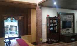 Rumah 2 Lantai Istimewa Banget Kolonial Custom di Salatiga 2 Lantai Mempesona