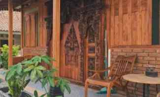 Rumah Joglo Ada Kolam Renang dekat Kampus UII Pusat