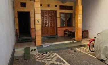 Rumah Jumbo Ngantong Daerah Prapen, Tenggilis Mejoyo