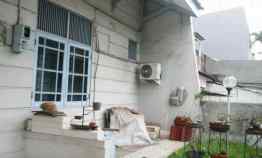 Dijual/disewa Rumah Hook Jalan Lebar di Kayu Putih Nego
