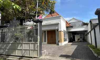Rumah Klasik, Daerah Bawean, Tengah Kota, 1 Lantai, Nego