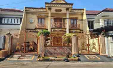 Rumah Klasik di Harapan Indah Regency, Bekasi