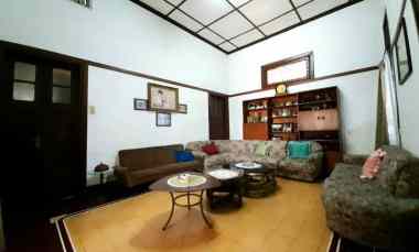 Rumah Klasik Luas Tengah Kota Bandung Bukan Heritage