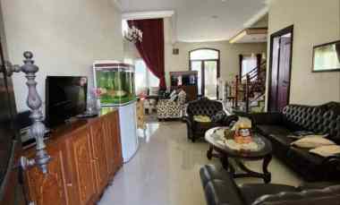 Rumah Klasik Villa Westwood Pakuwon City, Strategis