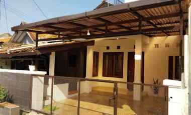 Rumah Komplek Sariwangi 10 menit Polban Siap Huni