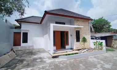 Rumah Konsep Limasan dekat Polsek Godean