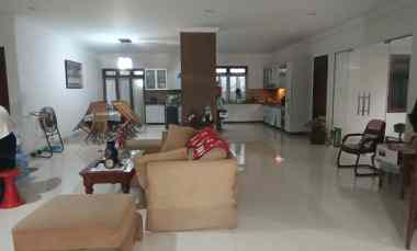 Rumah Lama di Lokasi Prime Area Kebayoran Baru