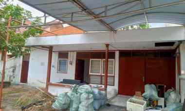 Rumah Lama Manyar Airdas Hadap Timur