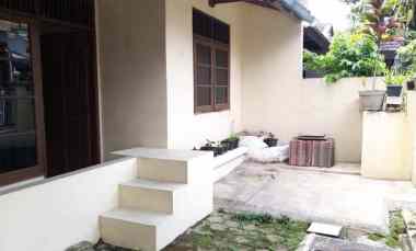 Rumah Lama Terawat di Antapani