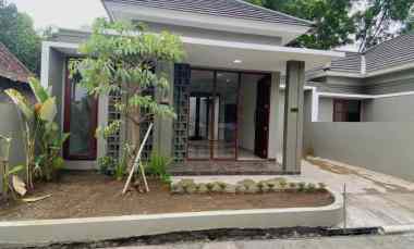 Rumah Limasan Minimalis Modern dekat Stadion Maguwo