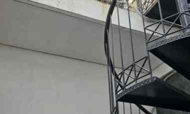 Rumah Luas, Semi Furnished Siap Huni di Kertajaya