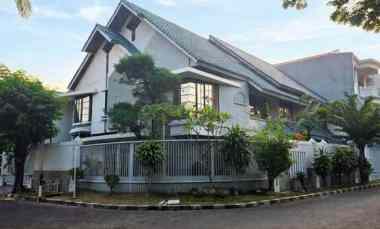 Rumah Manyar Tompotika Strategis ROW 4 Mobil