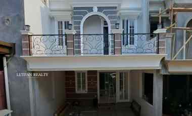 Rumah Mediterania Classic Srengseng Sawah