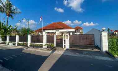 Rumah Megah Mewah dekat Ringroad Jogja Shm Siap Huni