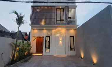 Rumah Mewah 2 Lantai Desain Modern di Maguwoharjo