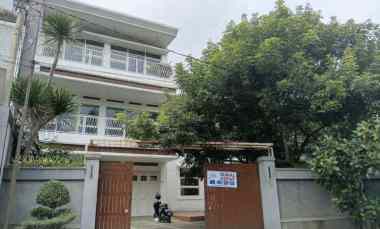 Rumah Mewah 3 Lantai di Nusa Hijau Cimahi