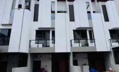 Rumah Mewah 3 Lantai Utannkayu Rawamangun Matraman