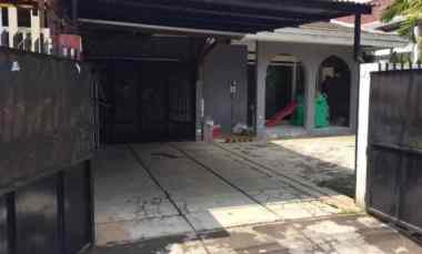 Rumah Mewah Asri Strategis di Pulomas Jakarta Pusat