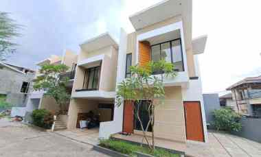 Rumah Mewah Condet Akses Mobil Shm