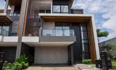 Rumah Mewah dengan Private Lift di Sawangan Depok