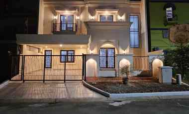 Rumah Mewah di Boulevard Kota Wisata Cibubur