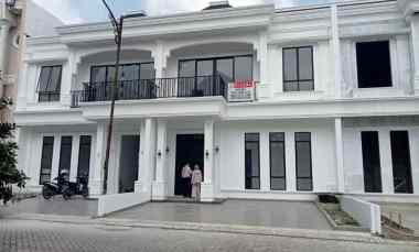 Rumah Mewah di Komp Park Royal Gulama