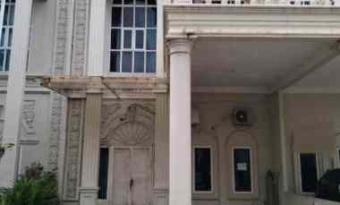 Rumah Mewah di Komplek Royal Platinum