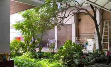 Rumah Mewah jl Cempaka Strategis Siap Huni, Tengah Kota