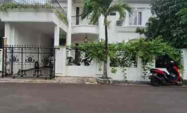 rumah mewah klasik bebas banjir di taman galaxy bekasi