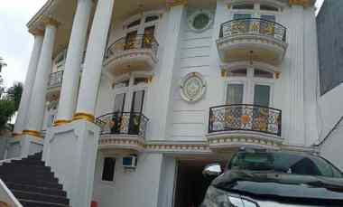 Rumah Mewah 3 Lantai Luas Swimming Pool di Kramat Jakarta Pusat