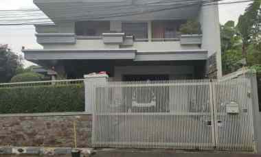Rumah Mewah Semi Furnished Hook di Sayap Pasteur