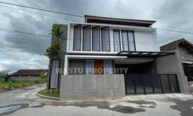 Rumah Mewah Terbaru Full Furnished di Kalasan Sleman