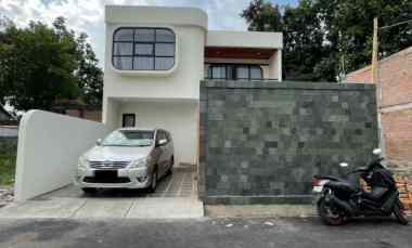 Rumah Mewah Villa dekat Bandara Adisucipto Jogja